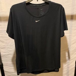 Woman’s XL Nike short sleeve T-shirt